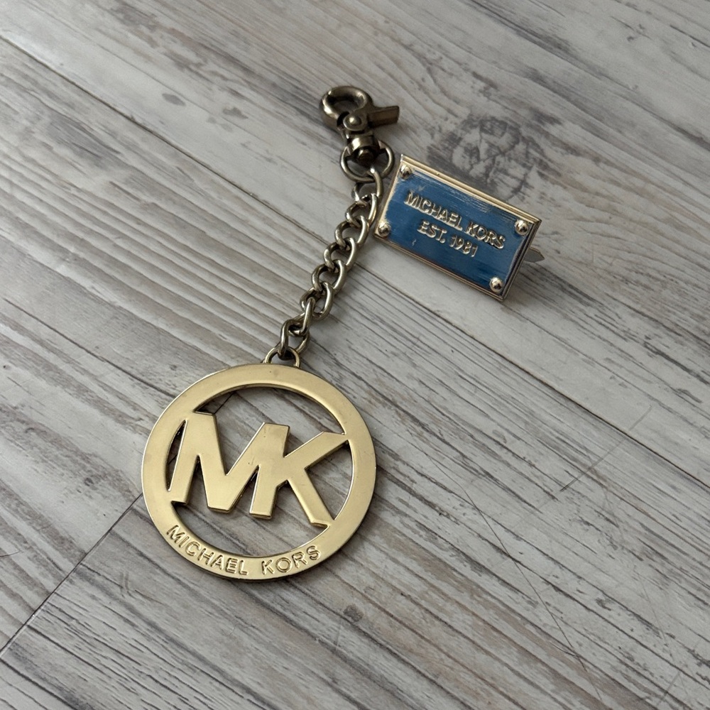 MICHAEL KORS
Jet Set Logo Bag Charm